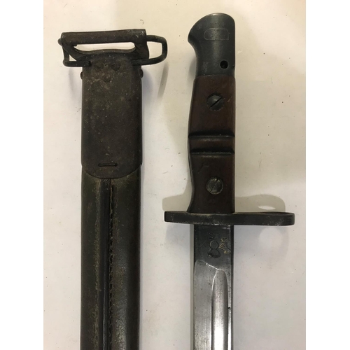 644 - A FIRST WORLD WAR AMERICAN BAYONET. A Remington bayonet and scabbard with a 43cm fullered and pointe... 