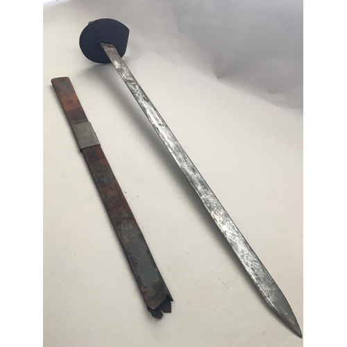 652 - A HEAVY CAVALRY STYLE SWORD, POSSIBLY INDIAN MANUFACTURE. With 73cm straight pointed blade, cast han... 