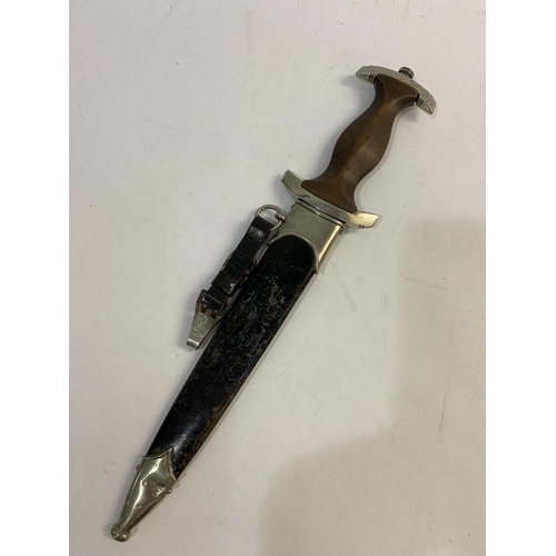 660 - A SECOND WORLD WAR GERMAN SA DAGGER. A Second World War or later SA Dagger, with a 22 cm RZM pointed... 