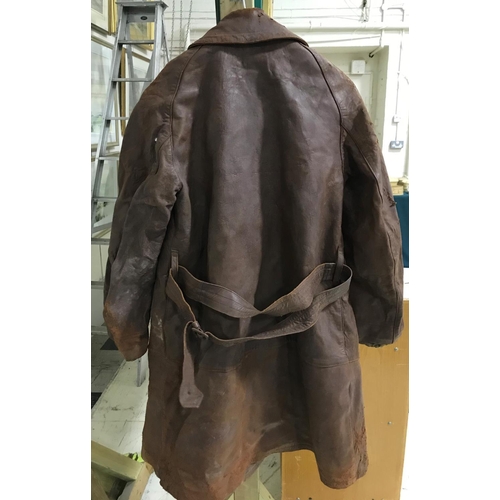 699 - AN EARLY 20TH CENTURY BROWN LEATHER FLYING JACKET AND BELT. A full length brown leather flying jacke... 