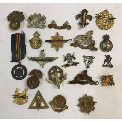 747 - A COLLECTION OF REGIMENTAL CAP BADGES AND OTHER BADGES. Cap badges for the Hertfordshire Regiment, a... 