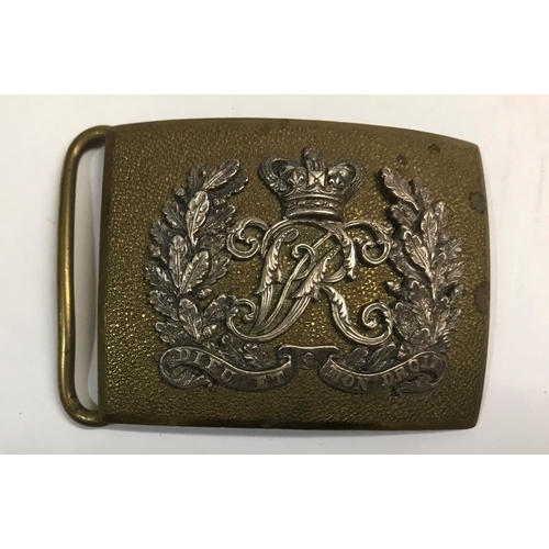 749 - A FINE VICTORIAN BELT BUCKLE AND OTHER ITEMS. A silvered and gilt belt buckle with VR beneath a Crow... 