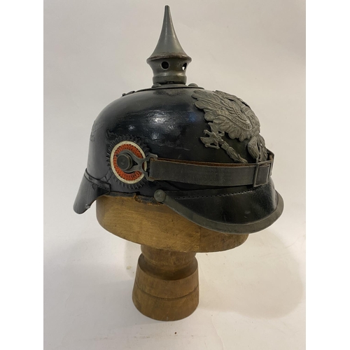 754 - A FIRST WORLD WAR GERMAN PRUSSIAN M-15 PICKELHAUBE. Of domed lacquered black leather with a detachab... 