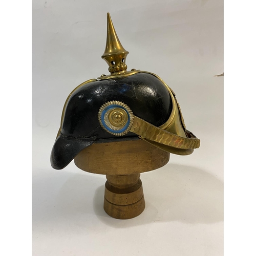 757 - A 19TH CENTURY SWEDISH INFANTRY OFFICERS PICKELHAUBE. A lacquered black leather Swedish Infantry Off... 