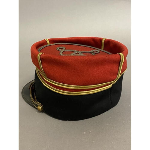 763 - A MID 20TH CENTURY FRENCH INFANTRY OFFICERS KEPI, 27TH INFANTRY REGIMENT. A Kepi cap with red fabric... 