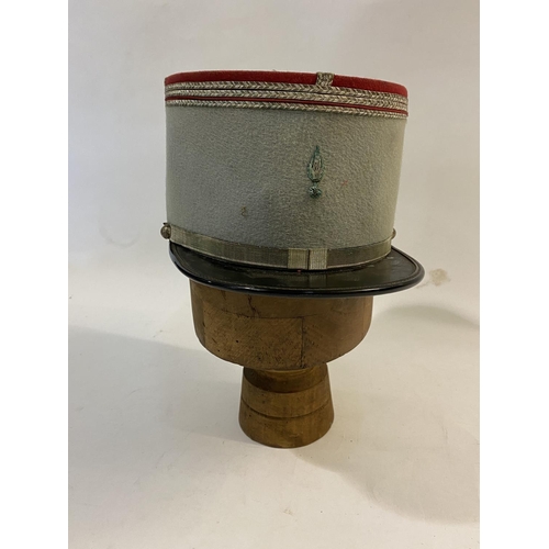 767 - A MID 20TH CENTURY FRENCH CAVALRY OFFICERS KEPI FOR A CAPTAIN. A Kepi cap with red fabric top with i... 