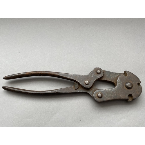 780 - A PAIR OF FIRST WORLD WAR BARBED WIRE CUTTERS. Scissor action wire cutters with three cutting blades... 