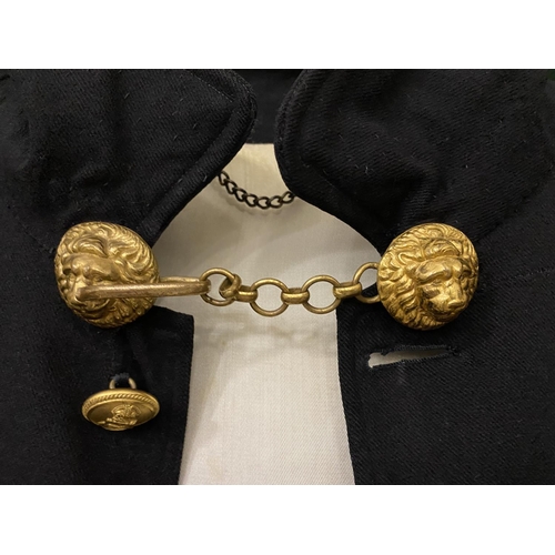 892 - AN ERALY/MID 20TH CENTURY NAVAL OFFICERS BOAT CLOAK. A dark blue cloak with twin lion mask clasp to ... 