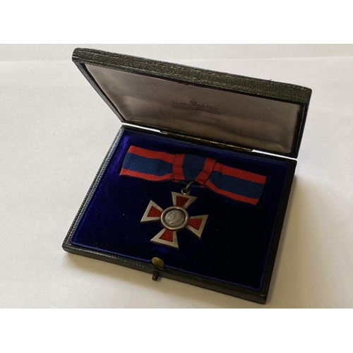 988 - A ROYAL RED CROSS CROSS 2nd CLASS AWARD. A George V Royal Red Cross, 2nd Class in Garrard & Co. Case... 