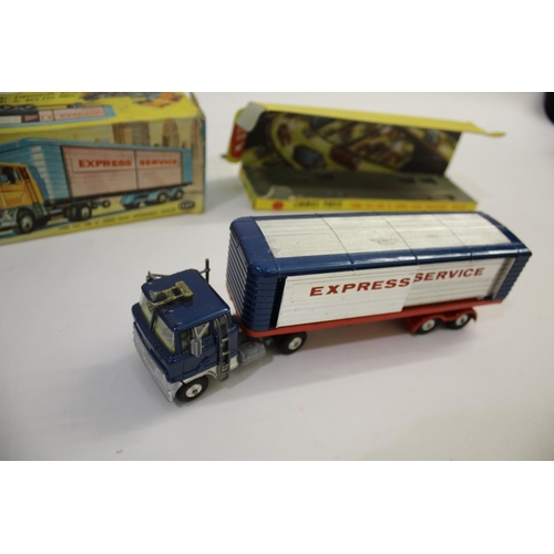 1332 - CORGI MAJOR TOYS - FORD TILT CAB EXPRESS SERVICE Model no 1137, a Ford tilt cab 'H' series Express S... 