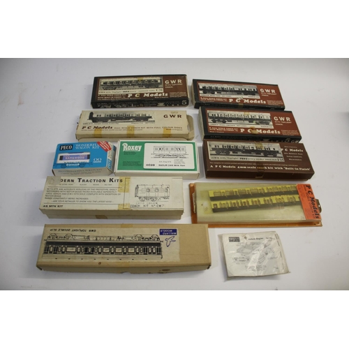 1351 - RAILWAY KITS 10 unused railway kits including P C Models (6), Modern Tractions Kits, Roxey, and Mall... 