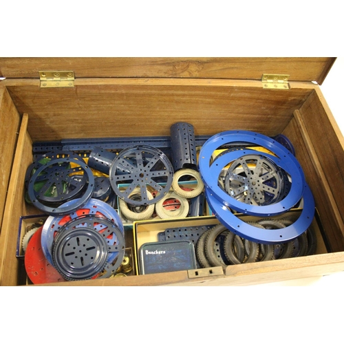 1370 - LARGE BOXED MECCANO - NO 10 a large wooden box with lift out tray and items underneath, marked to th... 