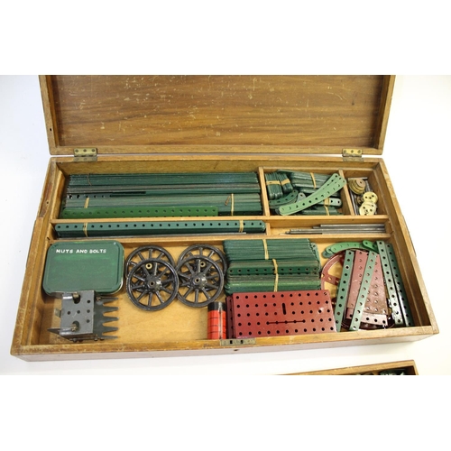 1375 - MECCANO NO 6 - BOXED SET in it's original oak box, with two layers with a range of Meccano accessori... 