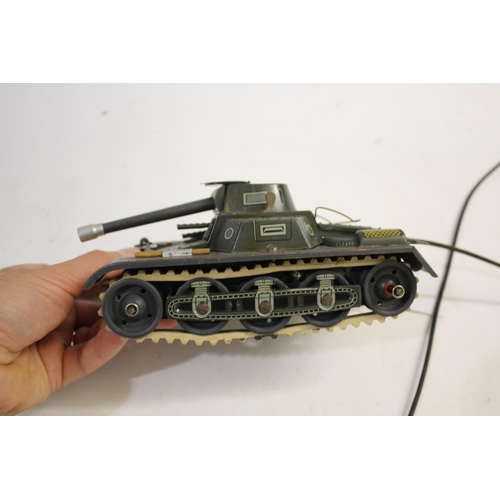 1395 - GESCHA GERMAN TINPLATE TANK a tin plate tank with clockwork mechanism and a wired controller, also w... 