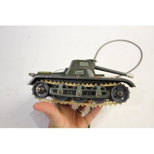 1395 - GESCHA GERMAN TINPLATE TANK a tin plate tank with clockwork mechanism and a wired controller, also w... 