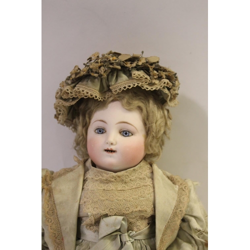 1426 - RARE EARLY STEINER BEBE CLOCKWORK BISQUE HEAD DOLL an early model of a Bebe Parlant Automatique (kic... 