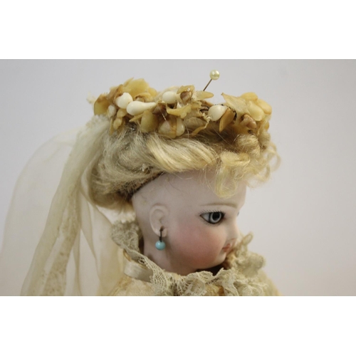 1428 - RARE JUMEAU PARISIENNE FASHION DOLL circa 1870, with a pale bisque swivel head on shoulder plate, an... 