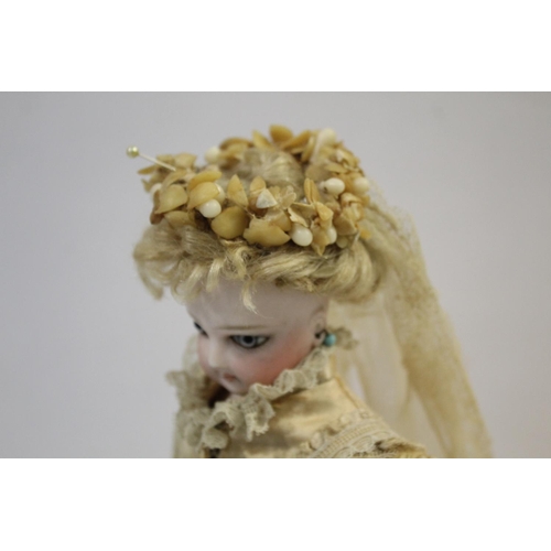 1428 - RARE JUMEAU PARISIENNE FASHION DOLL circa 1870, with a pale bisque swivel head on shoulder plate, an... 