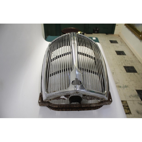 1496 - DAIMLER CAR RADIATOR GRILL a 1960's chrome and metal radiator grill, with green painted brackets to ... 