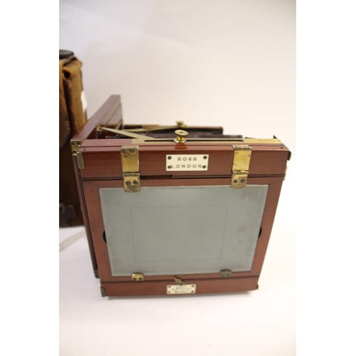 1507 - ROSS OF LONDON - PLATE CAMERA & ACCESSORIES a cased mahogany plate camera made by Ross of London and... 