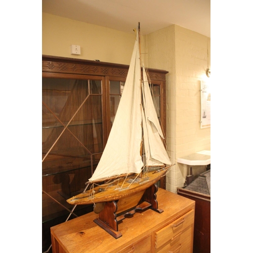 1536 - ANTIQUE POND YACHT a well made wooden hulled pond yacht mounted with metal fixings, complete with ma... 