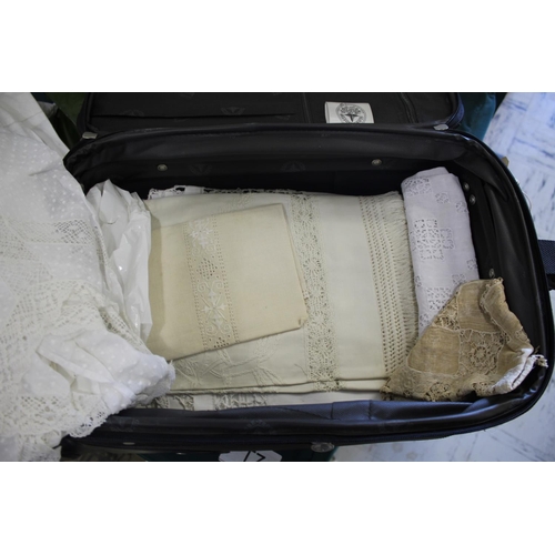 1628 - QUANTITY OF VINTAGE LINEN, LACE & VINTAGE CLOTHING including a qty of late 19thc and early 20thc hou... 