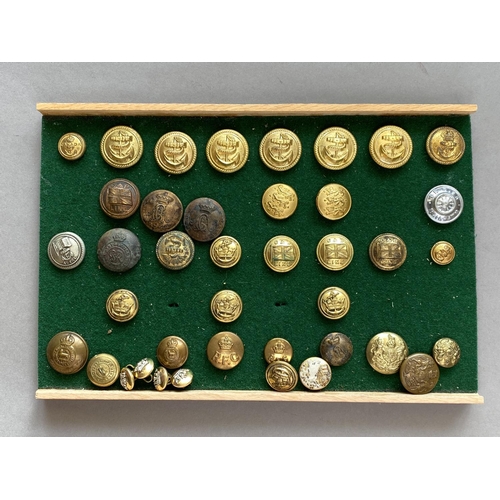 1094 - A COLLECTION OF CAP BADGES AND BUTTONS. A Mine Clearance Service badge, Cameron Highlanders badge, a... 