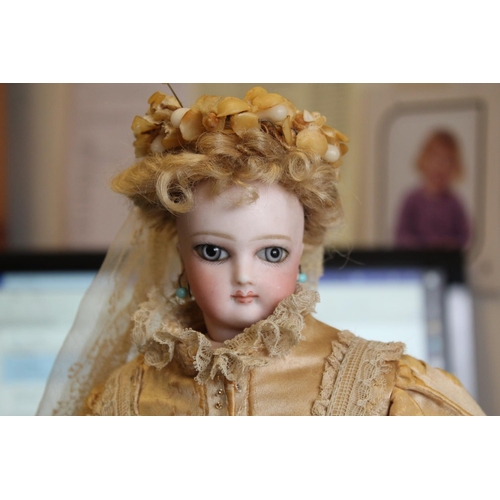 1428 - RARE JUMEAU PARISIENNE FASHION DOLL circa 1870, with a pale bisque swivel head on shoulder plate, an... 