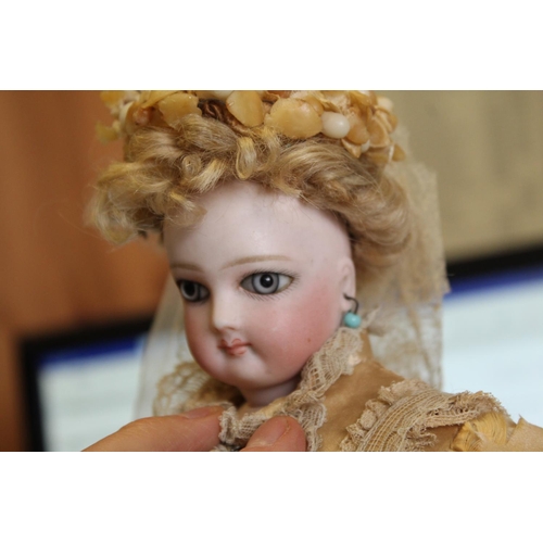 1428 - RARE JUMEAU PARISIENNE FASHION DOLL circa 1870, with a pale bisque swivel head on shoulder plate, an... 