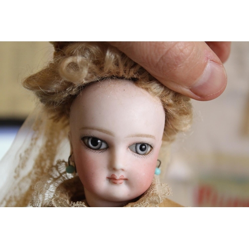 1428 - RARE JUMEAU PARISIENNE FASHION DOLL circa 1870, with a pale bisque swivel head on shoulder plate, an... 