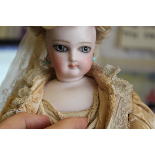 1428 - RARE JUMEAU PARISIENNE FASHION DOLL circa 1870, with a pale bisque swivel head on shoulder plate, an... 