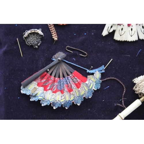 1429 - ANTIQUE DOLL ACCESSORIES including a late 19thc miniature dolls parasol with ivory handle and tip (1... 