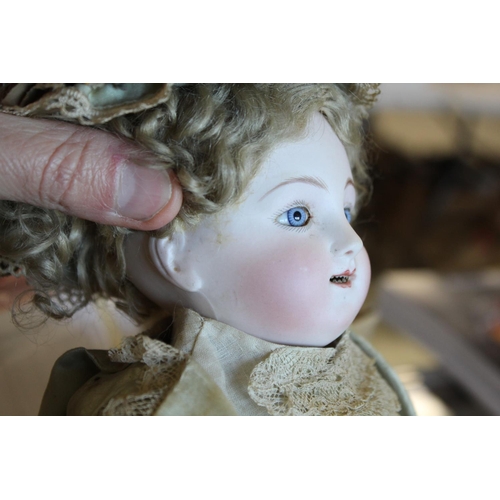 1426 - RARE EARLY STEINER BEBE CLOCKWORK BISQUE HEAD DOLL an early model of a Bebe Parlant Automatique (kic... 