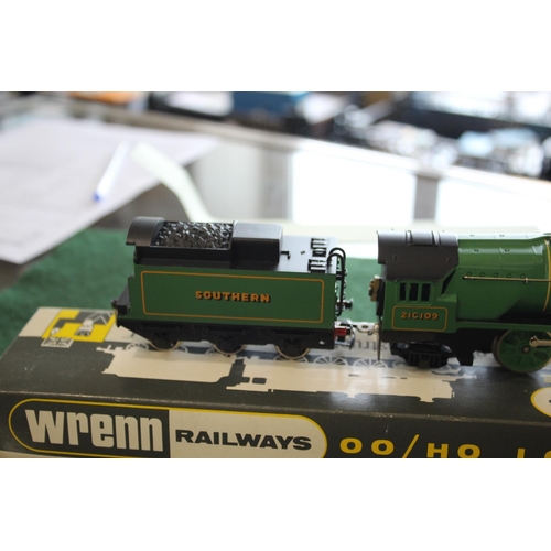 1337 - WRENN BOXED LOCOMOTIVE - LYME REGIS Model No W2237 Lyme Regis locomotive and tender, 4-6-2 Southern ... 