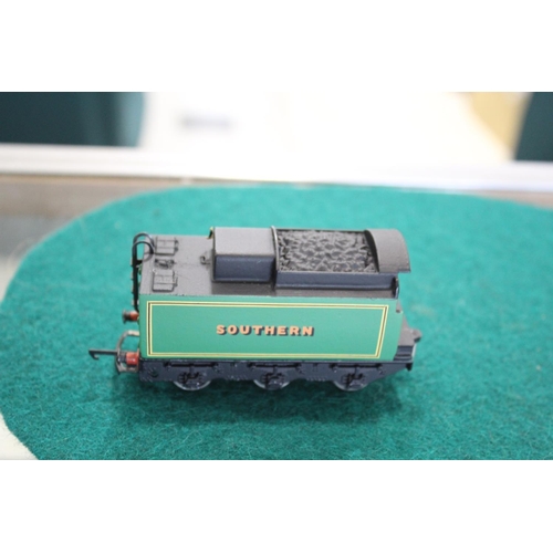 1337 - WRENN BOXED LOCOMOTIVE - LYME REGIS Model No W2237 Lyme Regis locomotive and tender, 4-6-2 Southern ... 