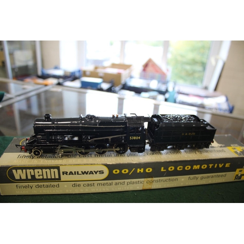 1342 - WRENN LOCOMOTIVES including a boxed W2224 48073 8F locomotive and tender, and various other Wrenn an... 