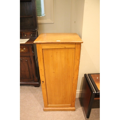 1485 - OAK COLLECTORS CABINET a late 19thc or early 20thc cabinet, with 18 internal drawers (each drawer wi... 