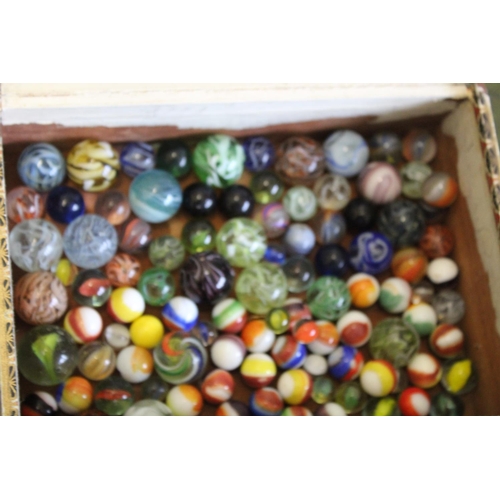 1489 - VINTAGE MARBLES & SOLITAIRE BOARD a solitaire board with a compartment underneath with a variety of ... 