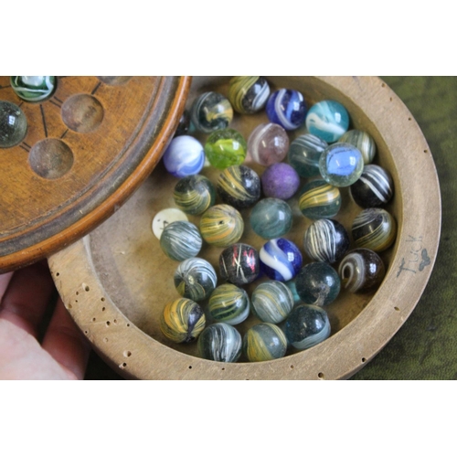 1489 - VINTAGE MARBLES & SOLITAIRE BOARD a solitaire board with a compartment underneath with a variety of ... 