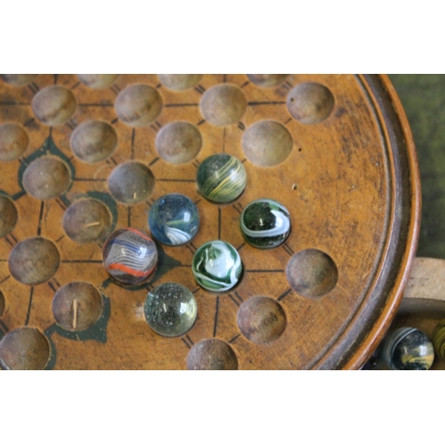 1489 - VINTAGE MARBLES & SOLITAIRE BOARD a solitaire board with a compartment underneath with a variety of ... 