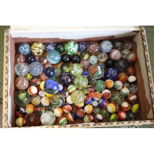 1489 - VINTAGE MARBLES & SOLITAIRE BOARD a solitaire board with a compartment underneath with a variety of ... 