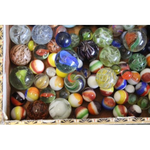 1489 - VINTAGE MARBLES & SOLITAIRE BOARD a solitaire board with a compartment underneath with a variety of ... 