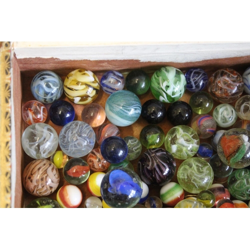 1489 - VINTAGE MARBLES & SOLITAIRE BOARD a solitaire board with a compartment underneath with a variety of ... 