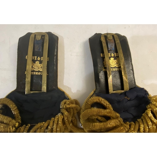 952 - A VICTORIAN NAVAL OFFICERS COCKED HAT, EPAULETTES AND CASE. A Naval Officers cocked hat by Gievves L... 