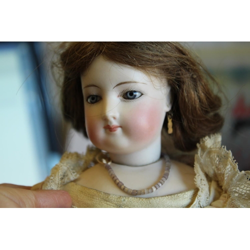 1427 - 19THC FRENCH FASHION DOLL circa 1870, a good quality swivel head on shoulder plate Fashion Doll prob... 