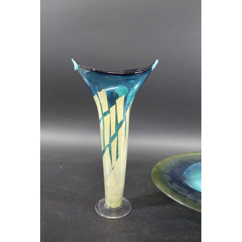 887 - CONTEMPORARY SIGNED GLASS VASE & BOWL - OURGLASS OF COCKINGTON a large blue glass vase with gold col... 