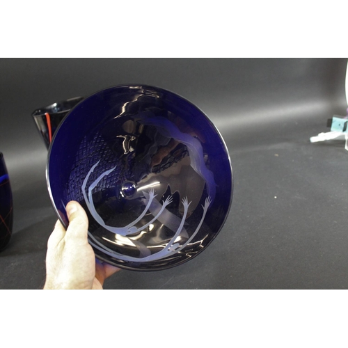 888 - MORAG GORDON CONTEMPORARY GLASS including a large cased blue glass vase etched with two elongated fi... 