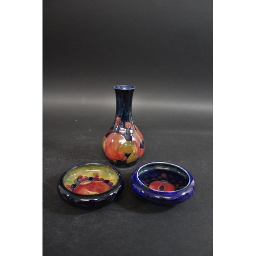 900 - MOORCROFT POMEGRANATE including a pomegranate bottle shaped vase (16cms high), a small pomegranate b... 