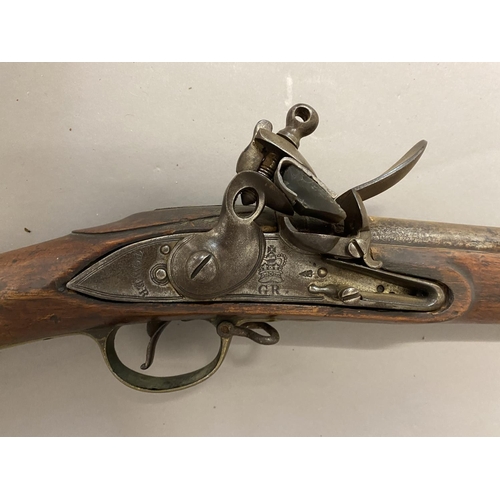 403 - AN ORDNANCE ISSUE INDIA PATTERN MUSKET. A Post 1809 Ordnance issue India pattern musket with a 100cm... 