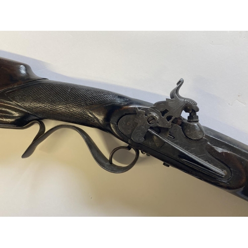 433 - A 19TH CENTURY SINGLE BARREL GERMAN SHOTGUN. With a 78.5cm barrel tapering from circular to octagona... 